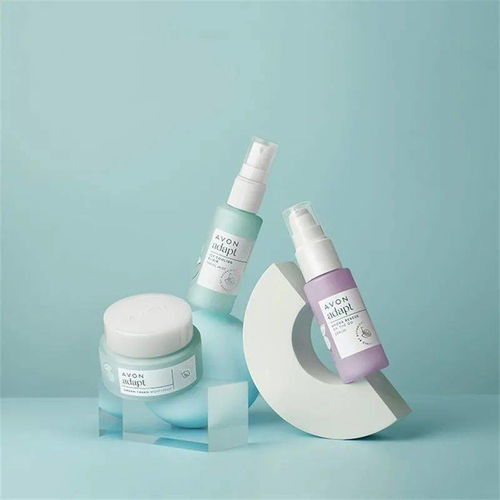 全球新品105 彩色粉底 防晒精华等新概念产品上市 新锐年末推联名 上礼盒