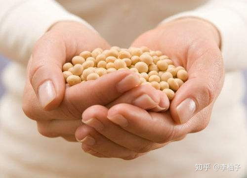 涂抹粉底时,有什么实用的小技巧